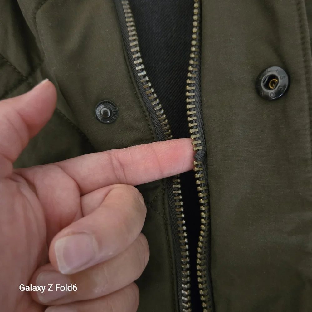 J.Crew Sussex Quilted Jacket with PrimaLoft Size L Olive Green Zipper Damage‎ +